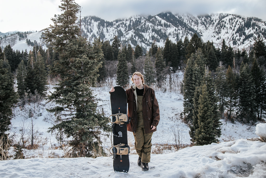 senior photos in front of Utah mountains 